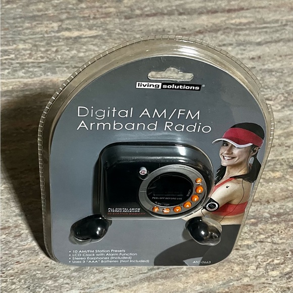 NIan Living Solutions portable AM/ FM Armband radio